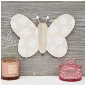 🌱🦢4 FOR $15!🦢🌱 pink Cream Butterfly Wall Decor